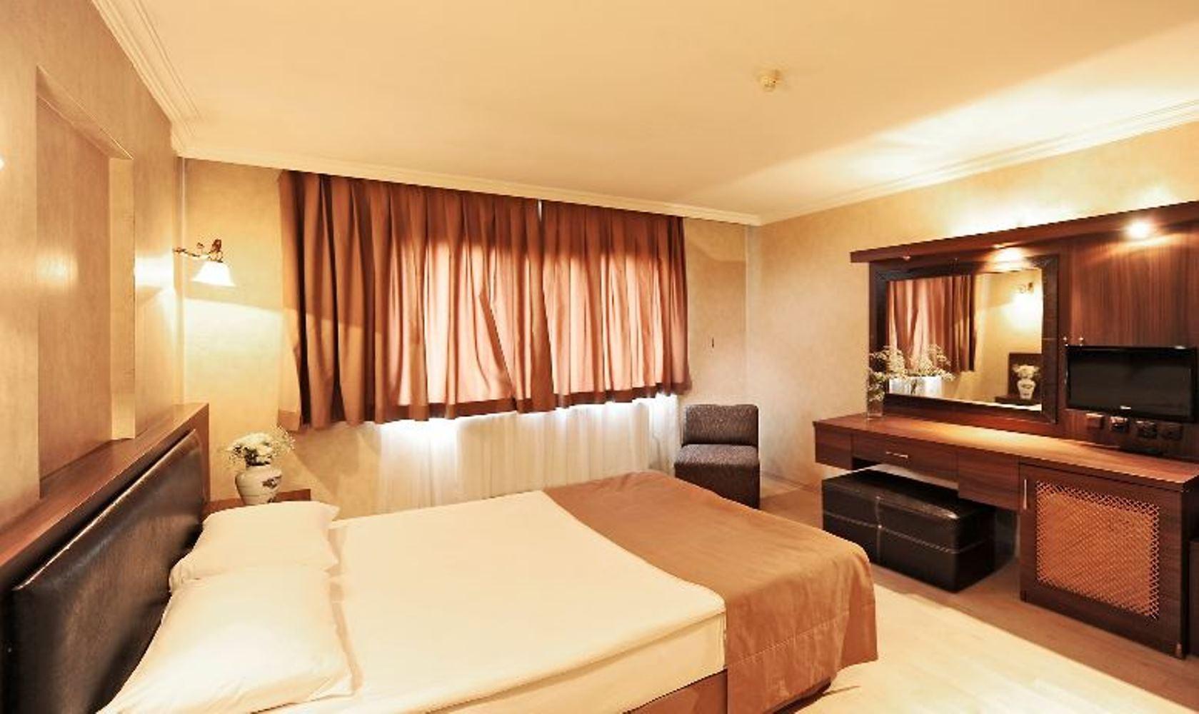 Uestuen Hotel Alsancak Izmir Exterior photo