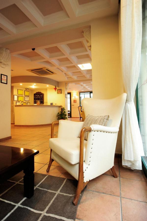 Uestuen Hotel Alsancak Izmir Exterior photo