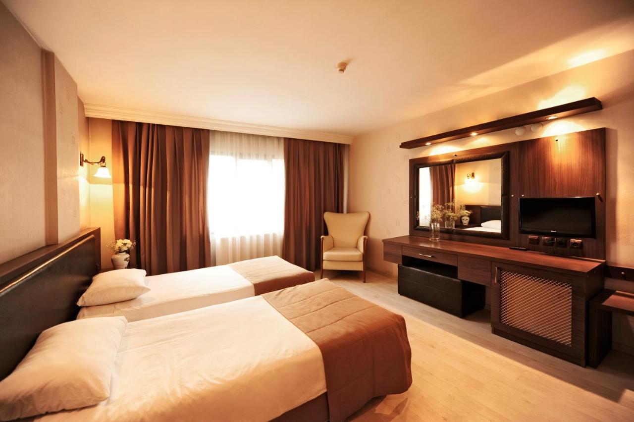 Uestuen Hotel Alsancak Izmir Exterior photo