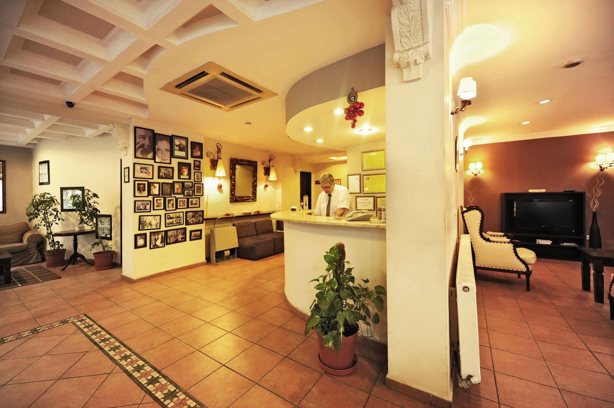 Uestuen Hotel Alsancak Izmir Exterior photo
